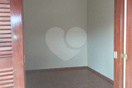 Casa à venda com 3 quartos, sendo 1 suíte, no condomínio Marf Ii, Bom Jesus dos Perdões - SP