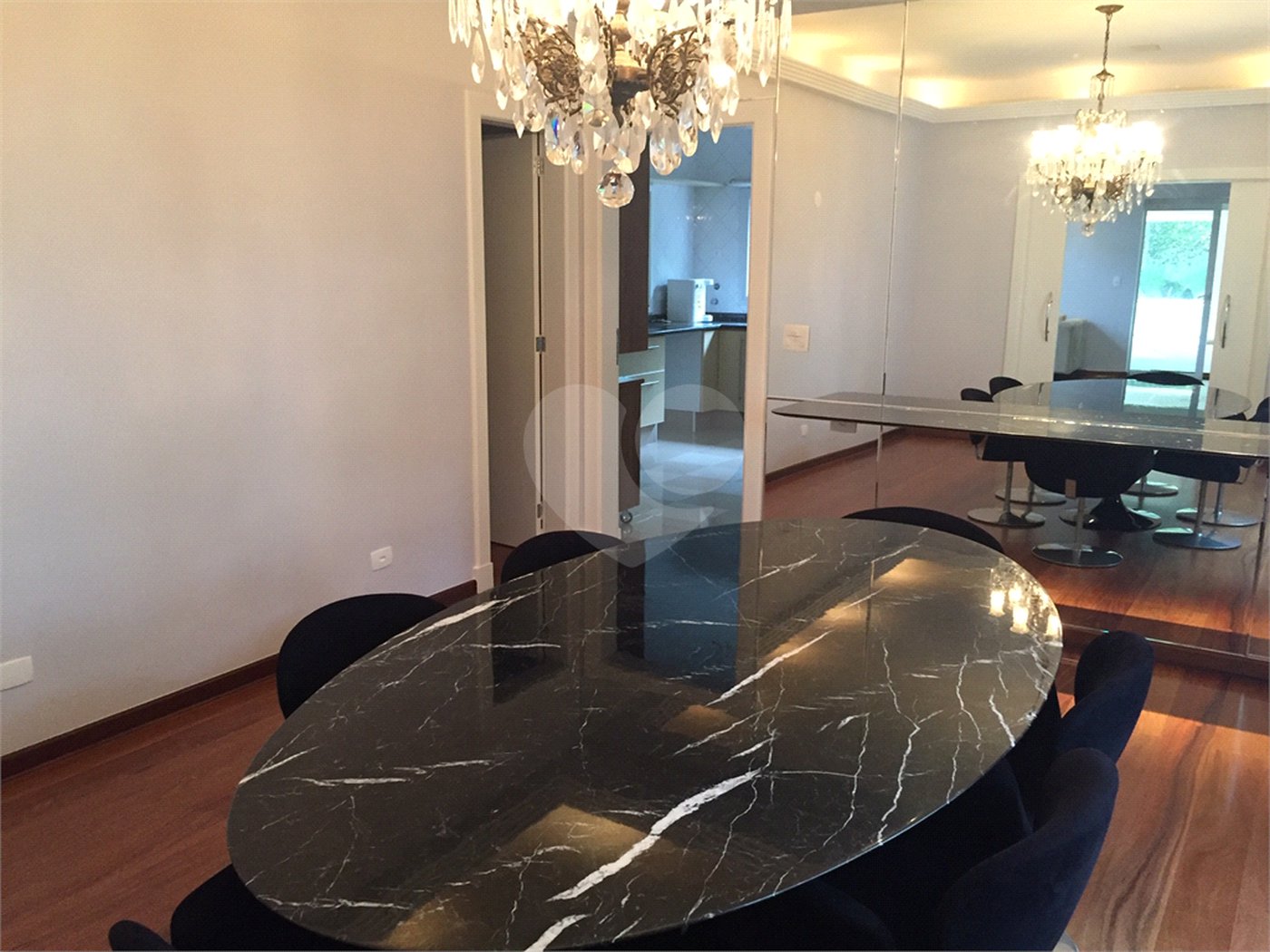 Casa à venda com 4 quartos, sendo 2 suítes, no condomínio Residencial Morumbi, São Paulo - SP