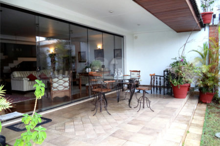 Casa à venda com 4 suítes em Real Parque, São Paulo, SP