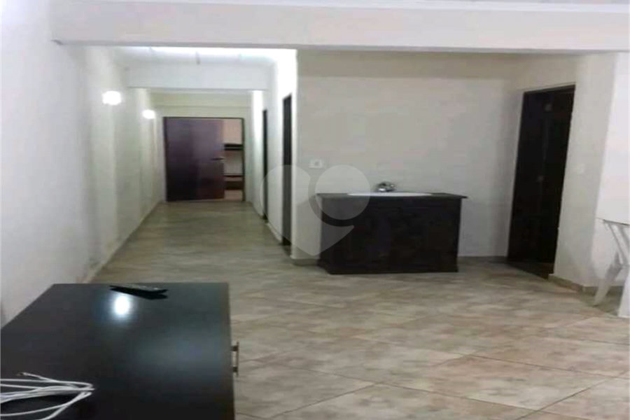 Casa à venda com 6 quartos, sendo 3 suítes, no condomínio Residencial Jardins de Mairiporã I, Mairiporã - SP