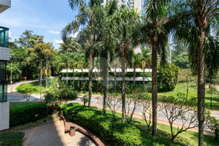 Apartamento à venda com 3 quartos, sendo 1 suíte, em Jardim Morumbi, São Paulo, SP