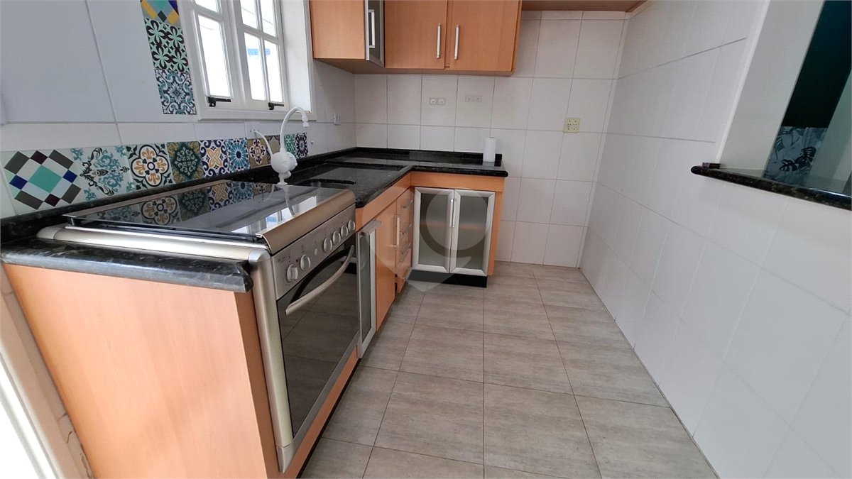 Casa à venda com 2 suítes no condomínio Village Palmas, São Paulo - SP