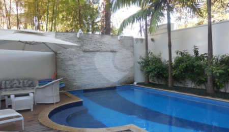 Casa à venda ou para alugar com 4 suítes no condomínio Villa Imperial, São Paulo - SP