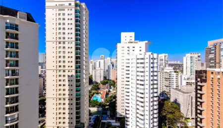Apartamento à venda com 4 quartos, sendo 1 suíte,  em Campo Belo, São Paulo, SP