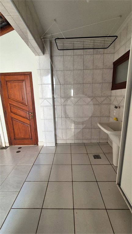 Casa à venda com 4 quartos, sendo 2 suítes, no condomínio Residencial Grape Village, Vinhedo - SP