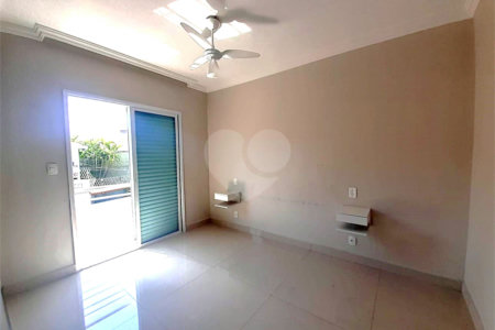 Casa à venda com 3 quartos, sendo 1 suíte, no condomínio Apeu, São Paulo - SP