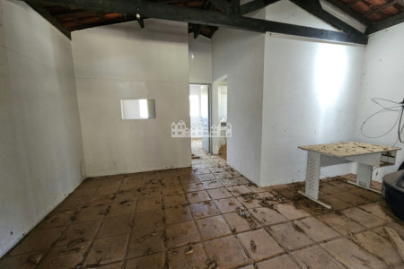 Chácara à venda com 2 quartos em Estância Santa Maria do Laranjal, Atibaia, SP