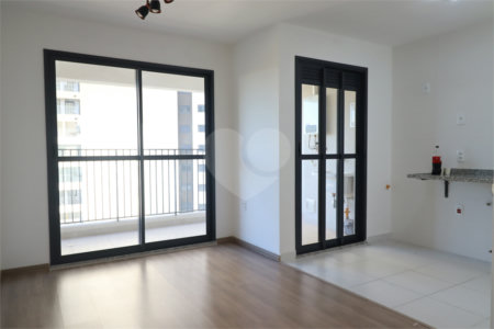 Apartamento à venda com 3 quartos, sendo 1 suíte, em Vila Anastácio, São Paulo, SP