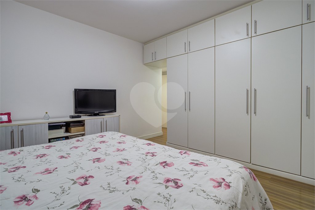 Sobrado à venda com 6 quartos, sendo 3 suítes, em Alto da Boa Vista, São Paulo, SP