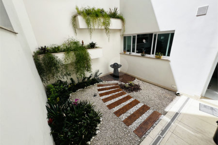 Sobrado à venda com 4 suítes em Vila Irmãos Arnoni, São Paulo, SP