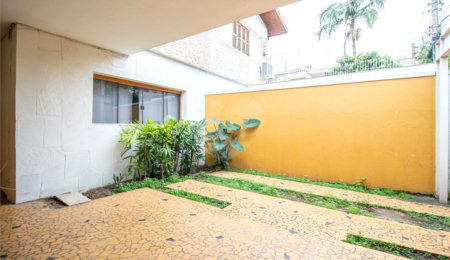 Sobrado à venda com 3 quartos, sendo 1 suíte,  em Chácara Monte Alegre, São Paulo, SP