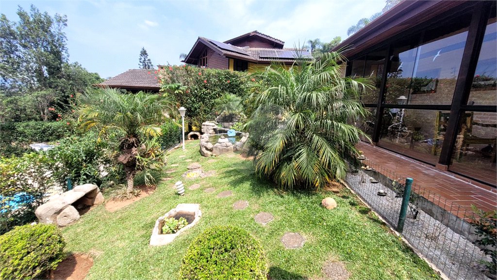 Casa à venda com 3 quartos, sendo 1 suíte, no condomínio Associação Reserva das Hortênsias, Mairiporã - SP