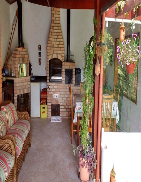 Casa à venda com 4 quartos, sendo 2 suítes,  no condomínio Ypê Branco I, São Paulo - SP