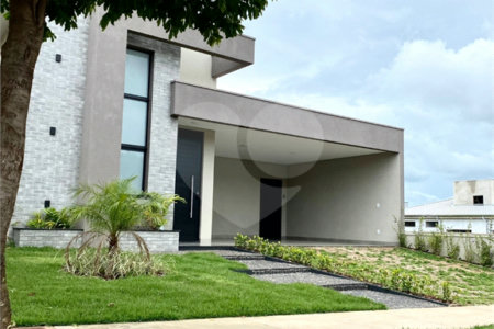 Casa à venda com 3 suítes no condomínio Portal das Tipuanas, Araraquara - SP