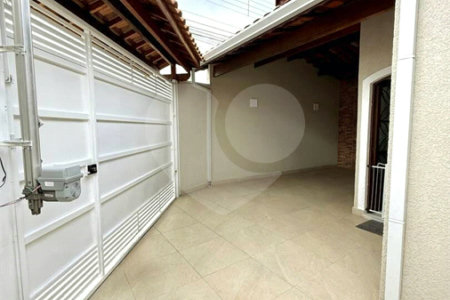 Casa térrea para venda com 02 dormitórios e 02 vagas de garagem em Atibaia