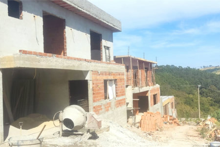 Casa à venda com 4 quartos, sendo 2 suítes, no condomínio Jaboticabeiras, Atibaia - SP