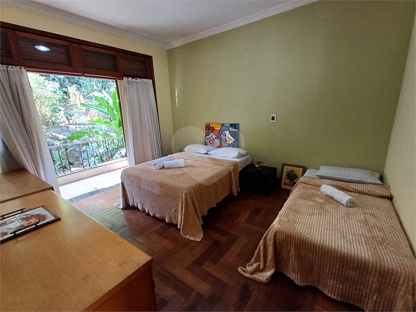 Casa à venda com 4 quartos, sendo 2 suítes, no condomínio Champs Elysees Village, Mairiporã - SP