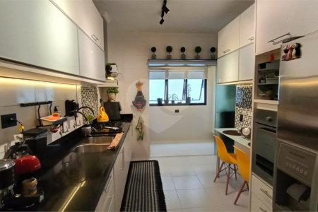 Apartamento à venda com 2 quartos, sendo 1 suíte, em Pitangueiras, Guarujá, SP