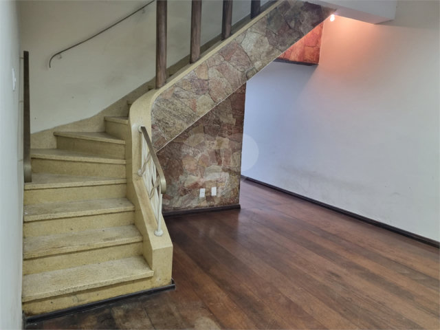Sobrado à venda com 3 quartos em Moema, São Paulo, SP