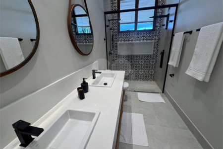 Casa à venda com 6 suítes no condomínio Vila Pinhal, Itirapina - SP