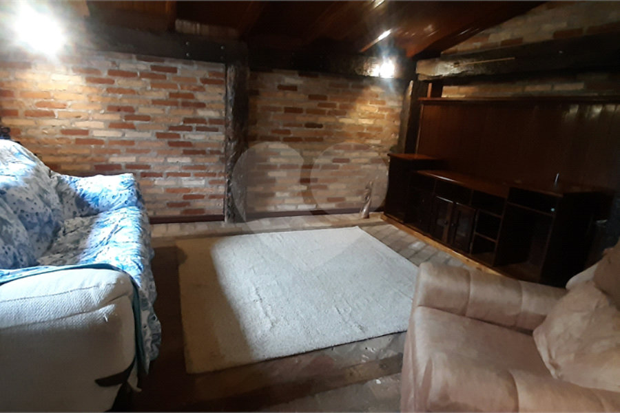 Sobrado à venda com 4 quartos, sendo 3 suítes, em Serra da Cantareira, Mairiporã, SP