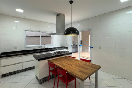 Casa à venda com 4 quartos, sendo 3 suítes, no condomínio Mont Blanc, Sorocaba - SP