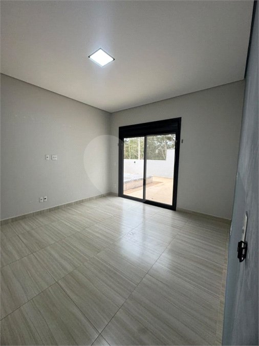 Casa à venda com 3 quartos, sendo 1 suíte, no condomínio Jardim Laguna, Indaiatuba - SP