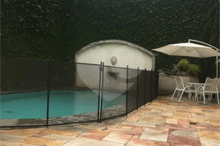 Casa à venda com 4 suítes em Jardim Leonor, São Paulo, SP