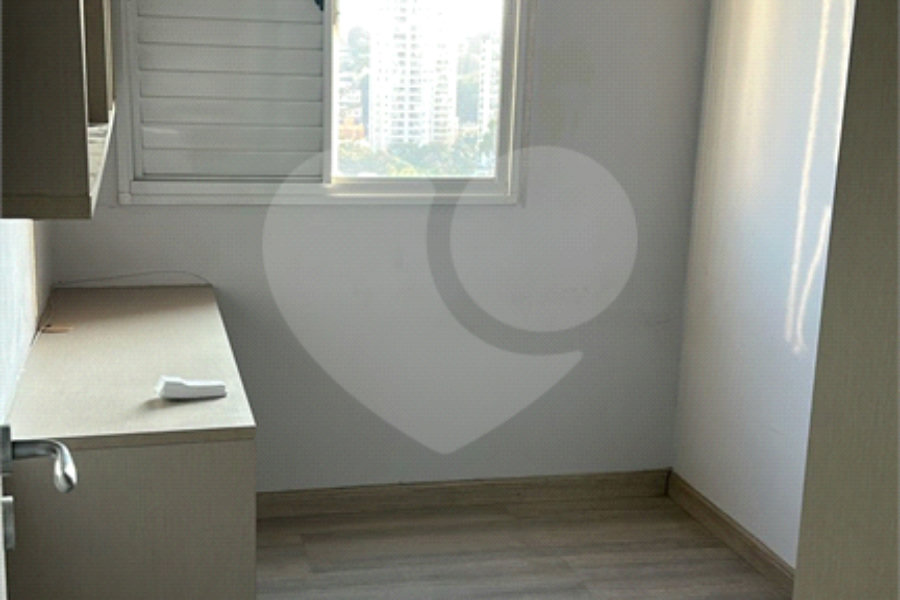Apartamento para alugar com 3 quartos, sendo 1 suíte,  em Morumbi, São Paulo, SP