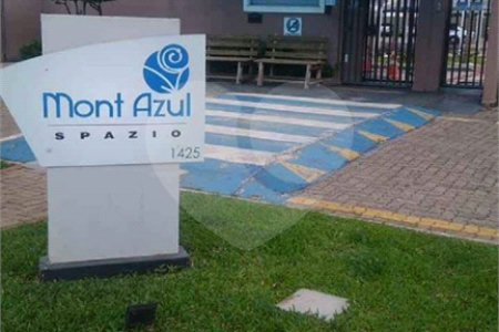 Apartamento no Condomínio Mont Azul.