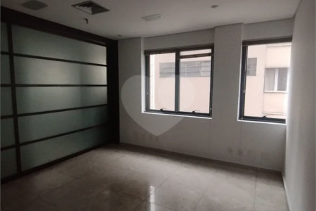 Sala comercial para locação no Jardim Paulista, 90 m², 2 garagens