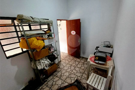 Casa à venda em Atibaia com 5 dormitórios (1 suíte), piscina e área gourmet, 2 vagas garagem, avalia permuta e financiamento