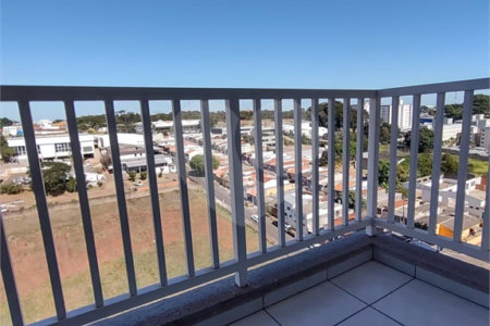 Apartamento no Condomínio Parque das Acácias.