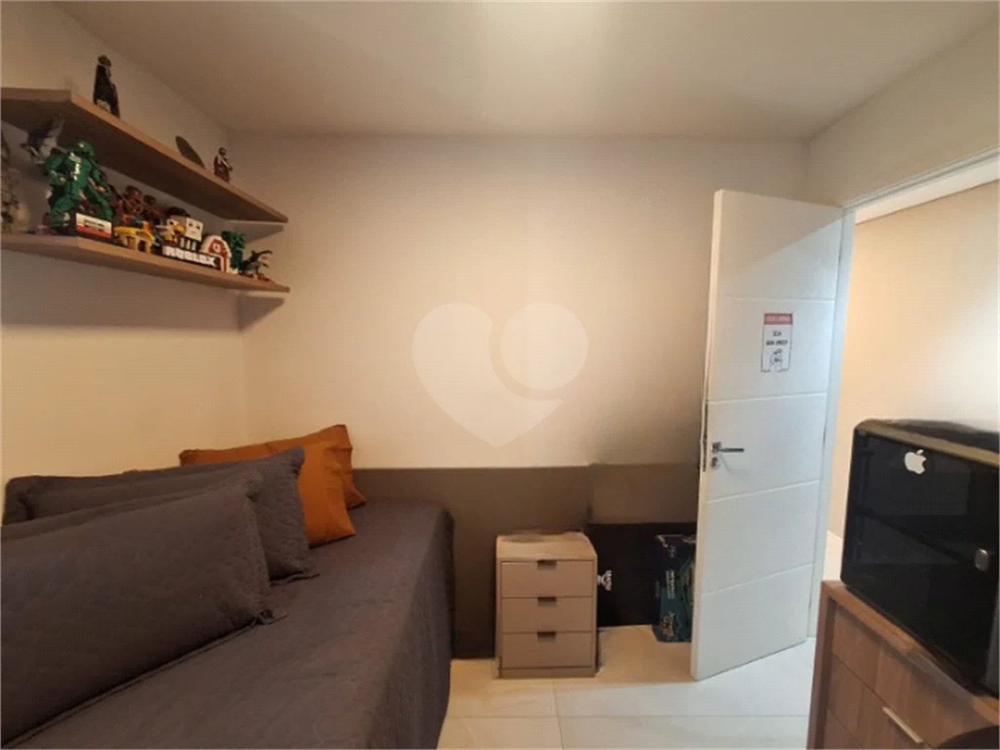 Apartamento totalmente mobiliado com 2 dormitórios, 1 vaga