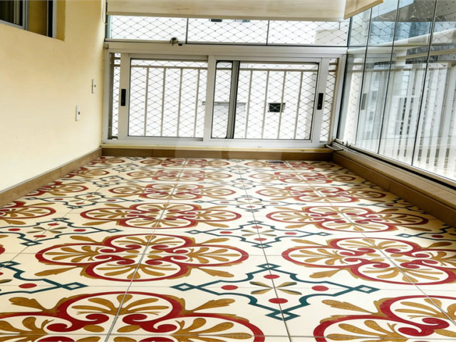 Apartamento à venda com 3 quartos, sendo 1 suíte,  em Alto da Boa Vista, São Paulo, SP