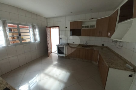 Sobrado à venda com 3 quartos, sendo 1 suíte, em Lar São Paulo, São Paulo, SP