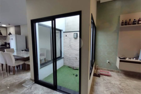 Casa à venda com 3 quartos, sendo 1 suíte, em Residencial Vila dos Eucaliptos, Salto, SP