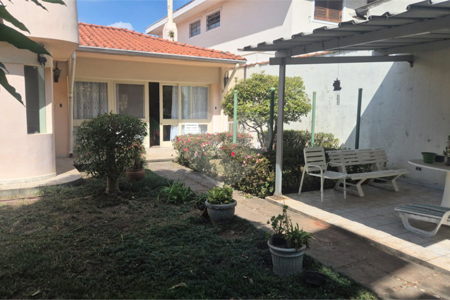 Casa à venda com 4 quartos, sendo 3 suítes, no condomínio Chácara das Rosas, São Paulo - SP