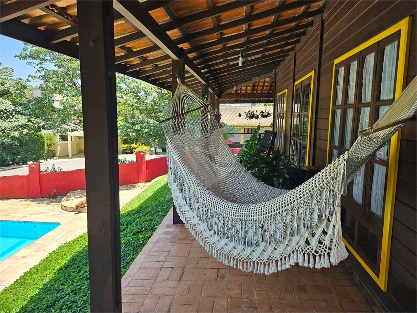 Casa à venda com 4 quartos, sendo 3 suítes, no condomínio Residncial Euroville, Carapicuíba - SP