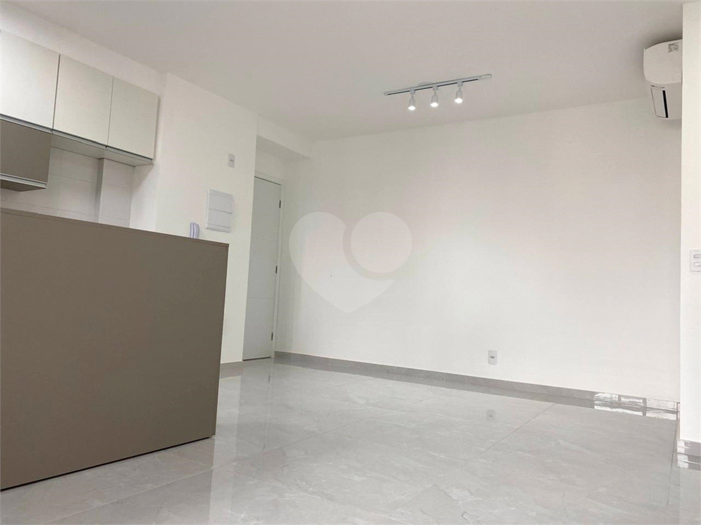 Apartamento à venda com 2 quartos, sendo 1 suíte,  em Jardim das Acácias, São Paulo, SP