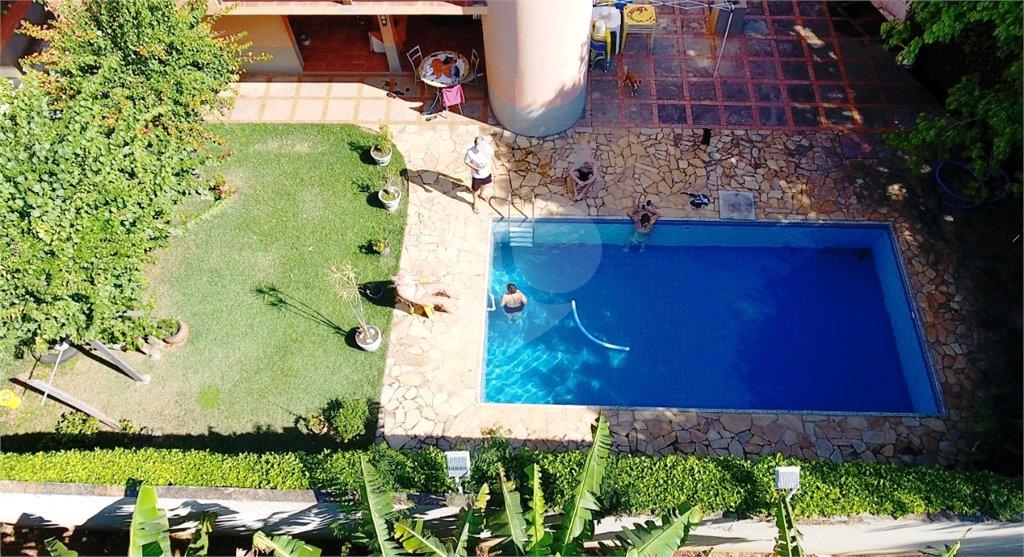 Casa à venda com 4 quartos, sendo 1 suíte, no condomínio Residencial Vale das Laranjeiras, Indaiatuba - SP