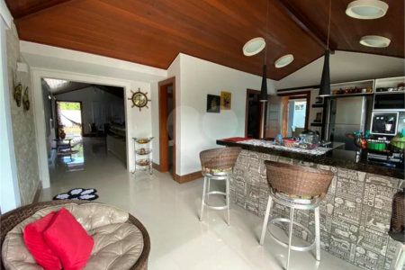 Casa à venda com 4 quartos, sendo 3 suítes,  em Praia Rasa, Armação dos Búzios, RJ