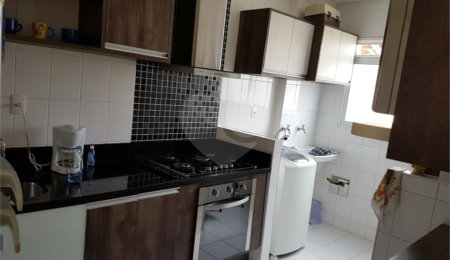 Casa à venda com 3 quartos, sendo 1 suíte,  no condomínio Villa das Flores, Mogi das Cruzes - SP