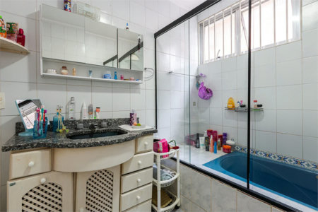Sobrado à venda com 4 quartos, sendo 2 suítes,  em Vila Madalena, São Paulo, SP