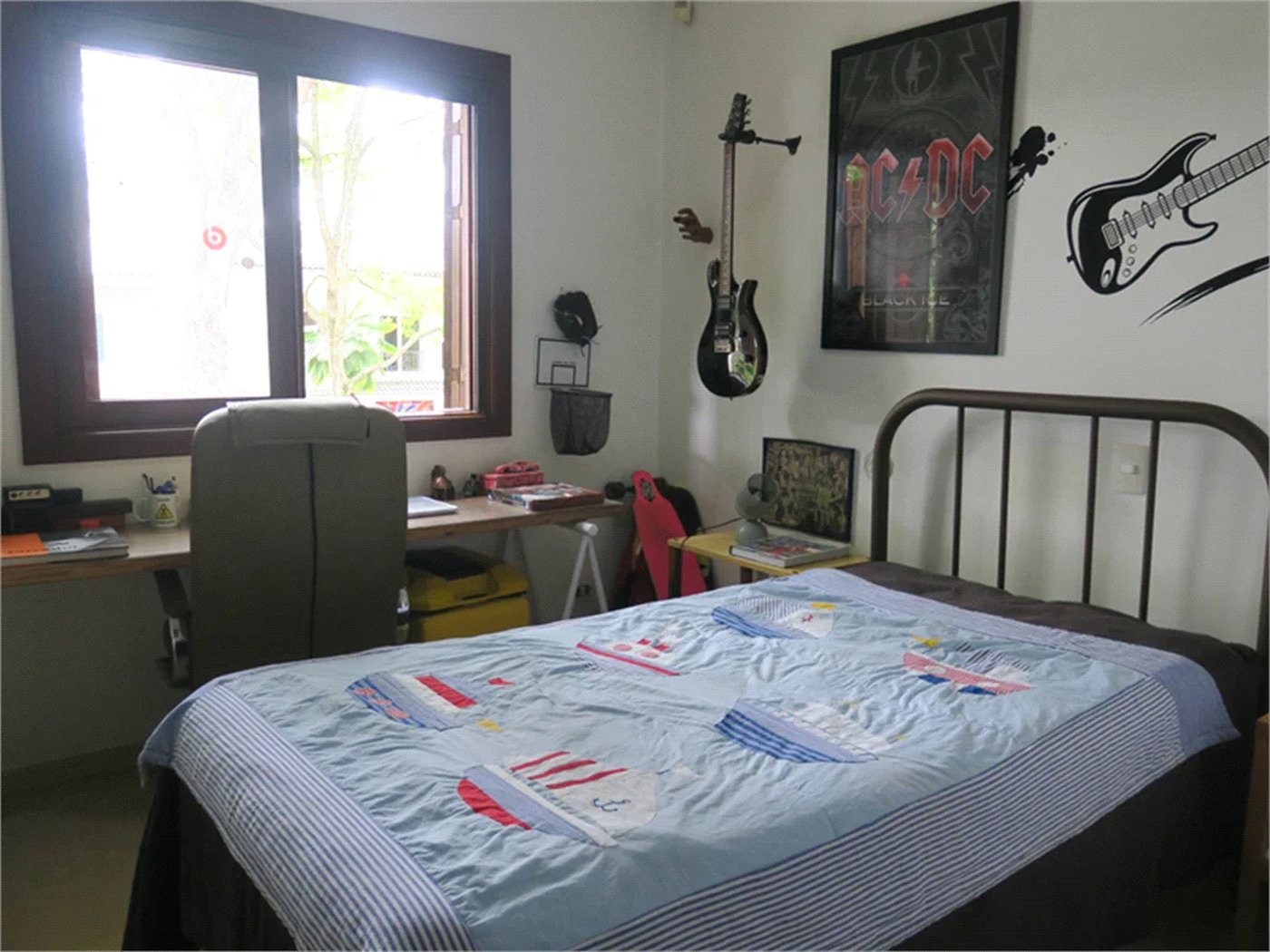 Casa à venda com 4 quartos, sendo 2 suítes, no condomínio Vila das Flores, São Paulo - SP
