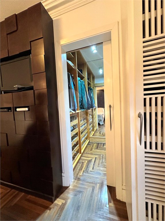 Apartamento à venda com 4 quartos, sendo 3 suítes,  em Vila Andrade, São Paulo, SP