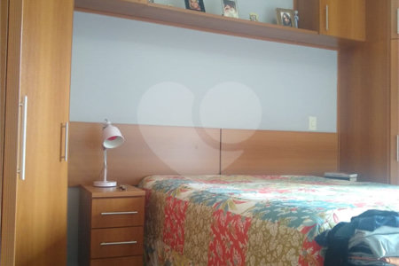 Sobrado à venda com 3 quartos, sendo 1 suíte,  em Vila do Castelo, São Paulo, SP