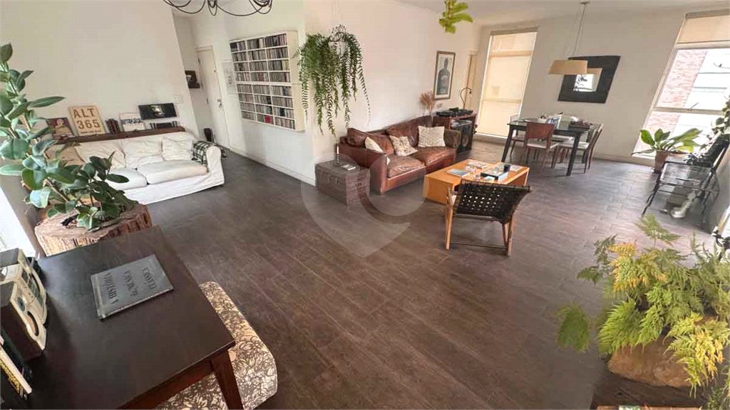 Apartamento à venda com 3 quartos, sendo 1 suíte, em Cerqueira César, São Paulo, SP
