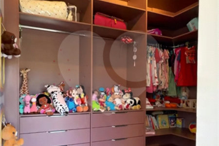 Casa à venda com 3 suítes no condomínio Figueira Garden, Atibaia - SP