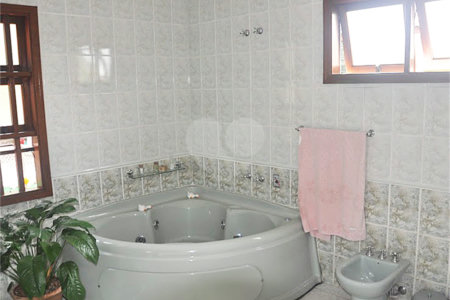 Sobrado à venda com 4 quartos, sendo 2 suítes,  em Alto da Boa Vista, São Paulo, SP